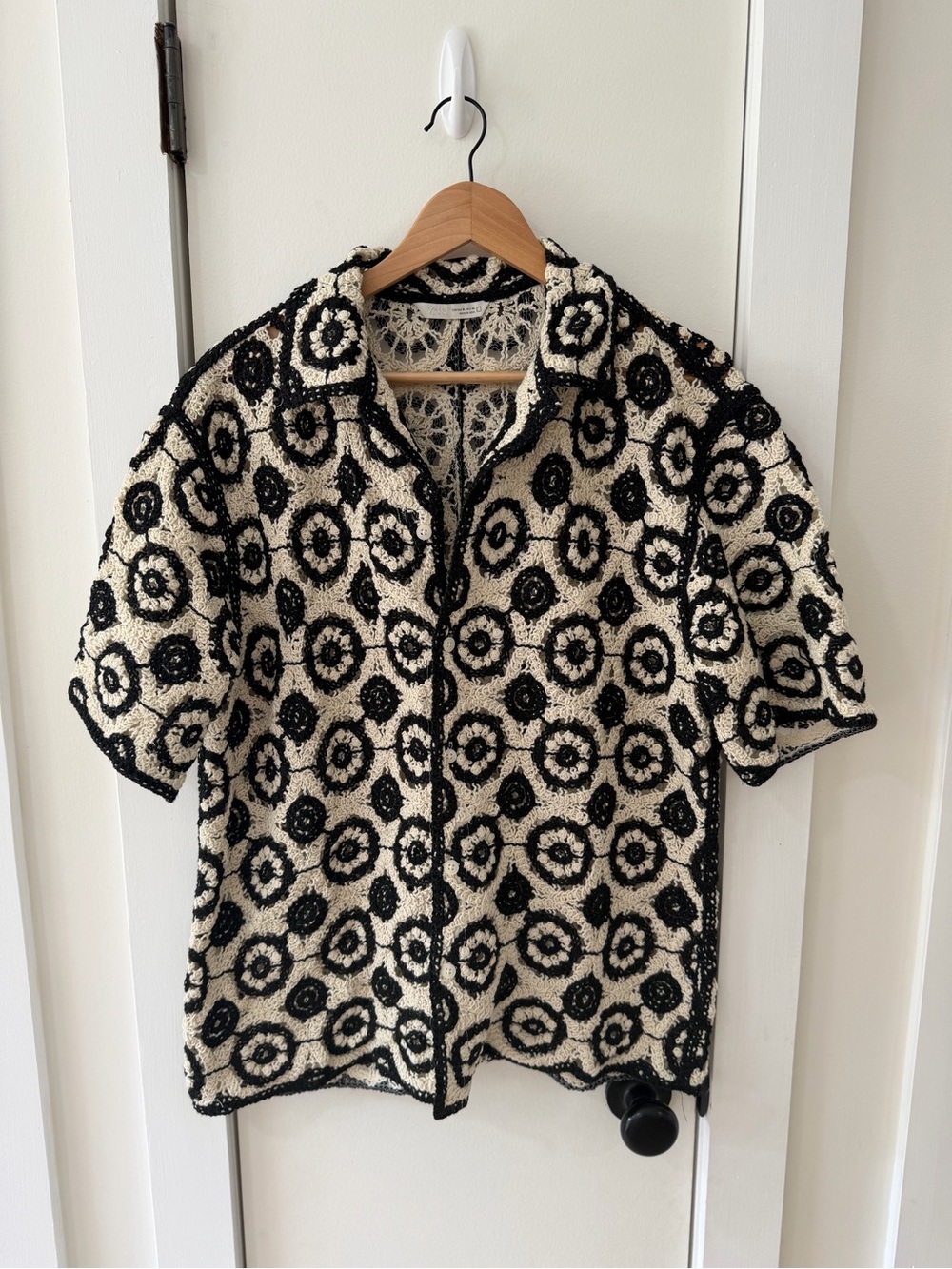 Zara Men’s Crochet Black & White Short Sleeve Button up Size XL